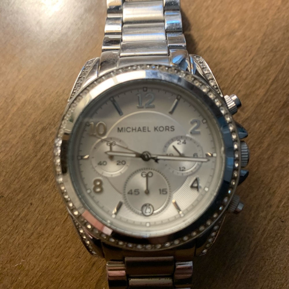 MICHAEL Michael Kors Watch - Picture 2 of 4